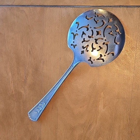 VINTAGE SLOTTED SERVING SPOON WM. A. ROGERS A1 PLUS⁶ ONEIDA LTD. - Picture 4 of 6